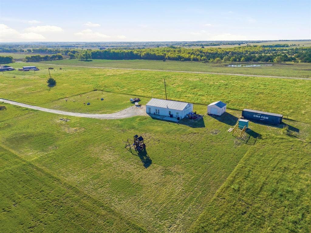 7292 County Road 1048, Celeste, TX 75423