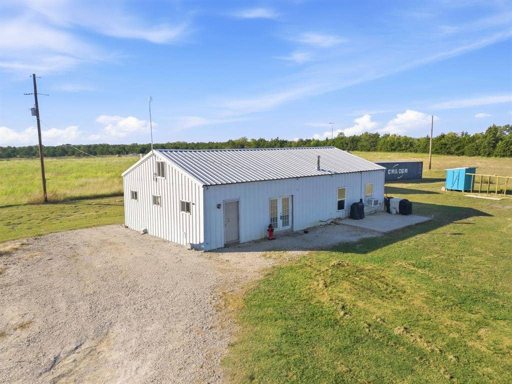 7292 County Road 1048, Celeste, TX 75423
