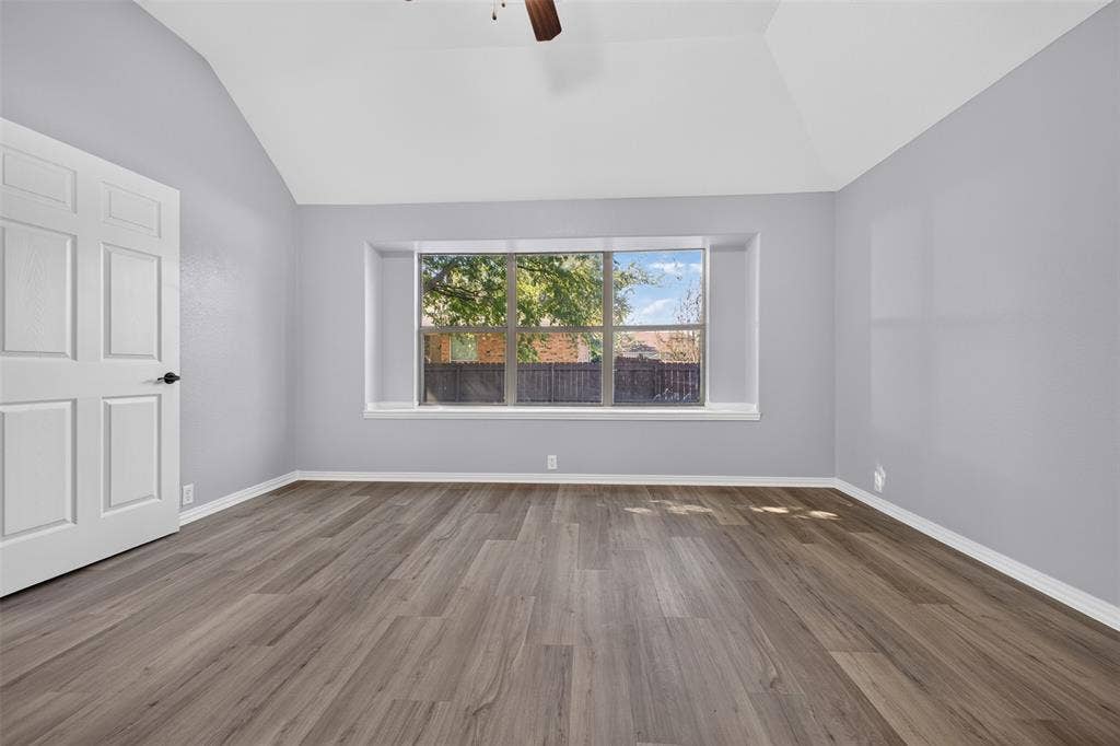 701 Abbey Lane, Midlothian, TX 76065 Room featuring vaulted ceilings, wood-finish flooring, and a large bay window with a sill