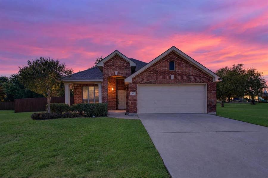 Property photo for 701 Abbey Lane, Midlothian, TX