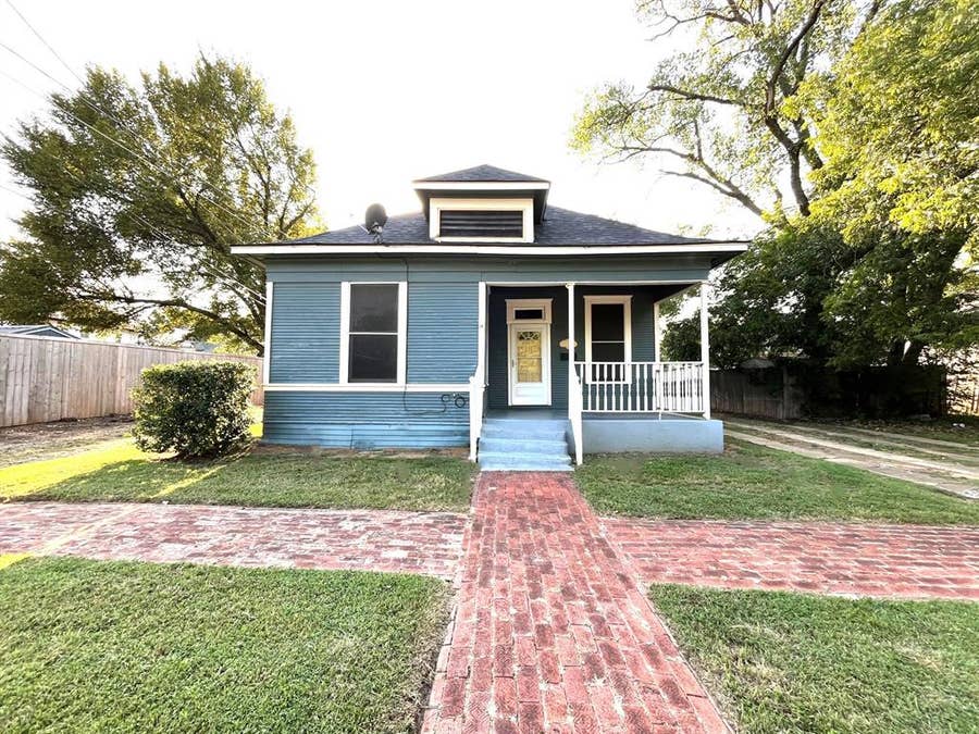 Property photo for 217 N Scullin Avenue, Denison, TX