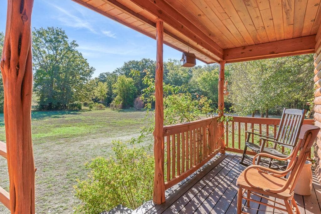 15993 County Road 4059, Kemp, TX 75143 Covered porch has peaceful sounds and country views