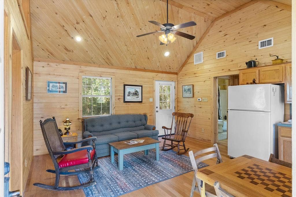 15993 County Road 4059, Kemp, TX 75143 Well designed for its size