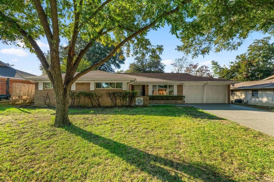 Property photo for 209 Cotillion Road, Fort Worth, TX