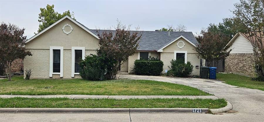 Property photo for 1721 Saint James, Carrollton, TX