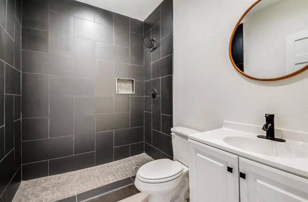 805 W 9th Street, Dallas, TX 75208