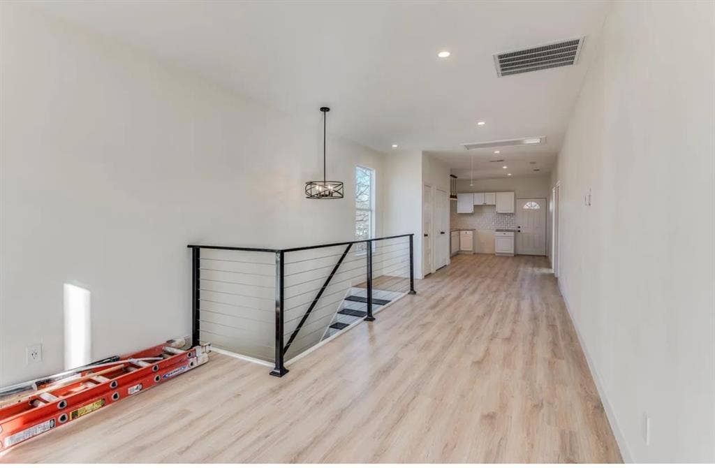 805 W 9th Street, Dallas, TX 75208