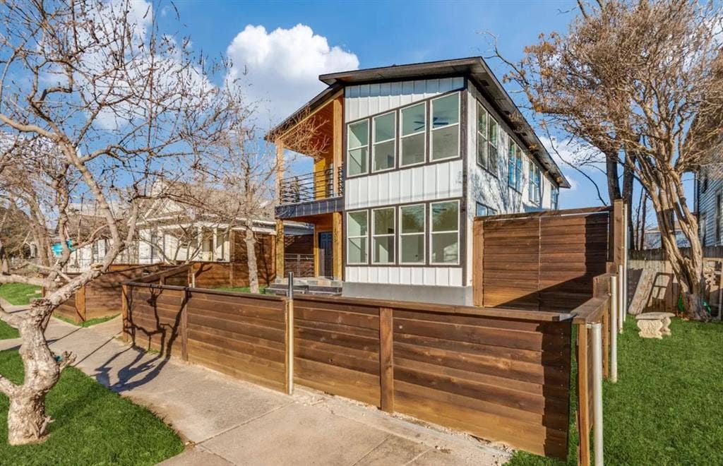 805 W 9th Street, Dallas, TX 75208