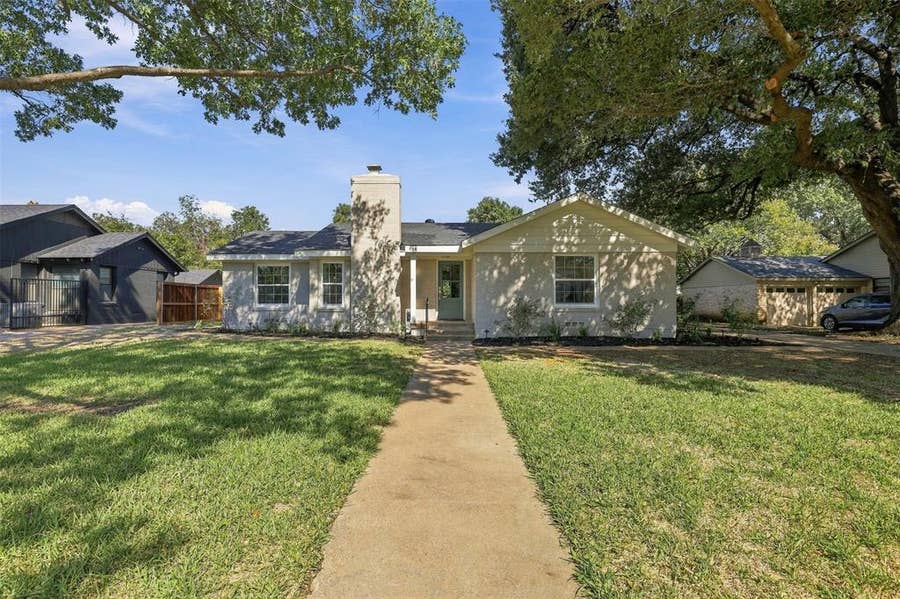 Property photo for 3736 W Biddison Street, Fort Worth, TX