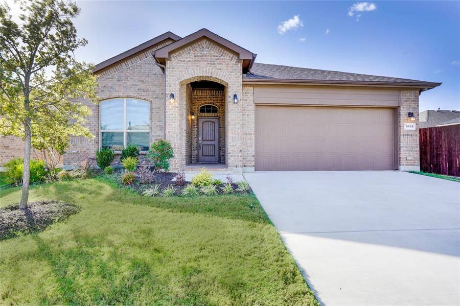 Property photo for 1008 Madelia Avenue, Fort Worth, TX