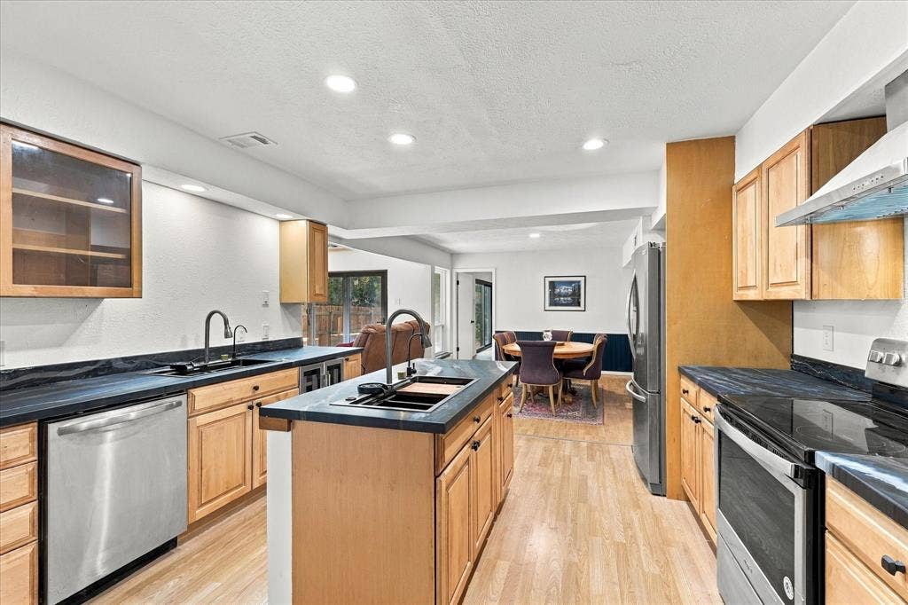 7638 Royal Lane, Dallas, TX 75230 7638 Royal Lane, Dallas, TX 75230