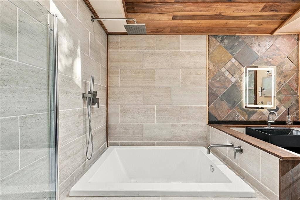 7638 Royal Lane, Dallas, TX 75230 7638 Royal Lane, Dallas, TX 75230
