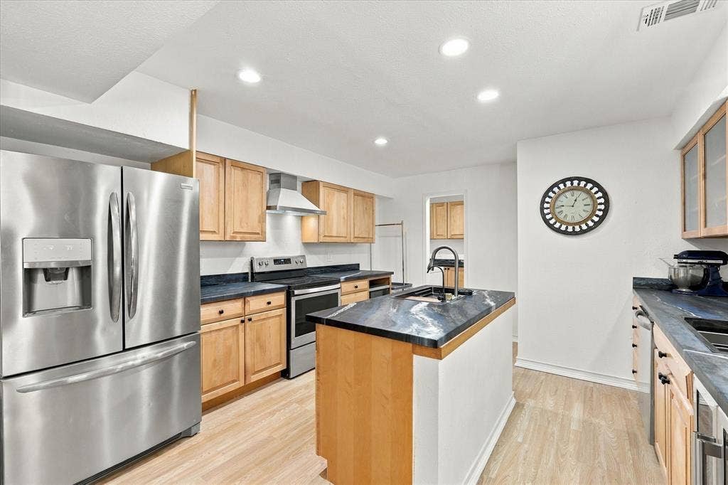7638 Royal Lane, Dallas, TX 75230 7638 Royal Lane, Dallas, TX 75230