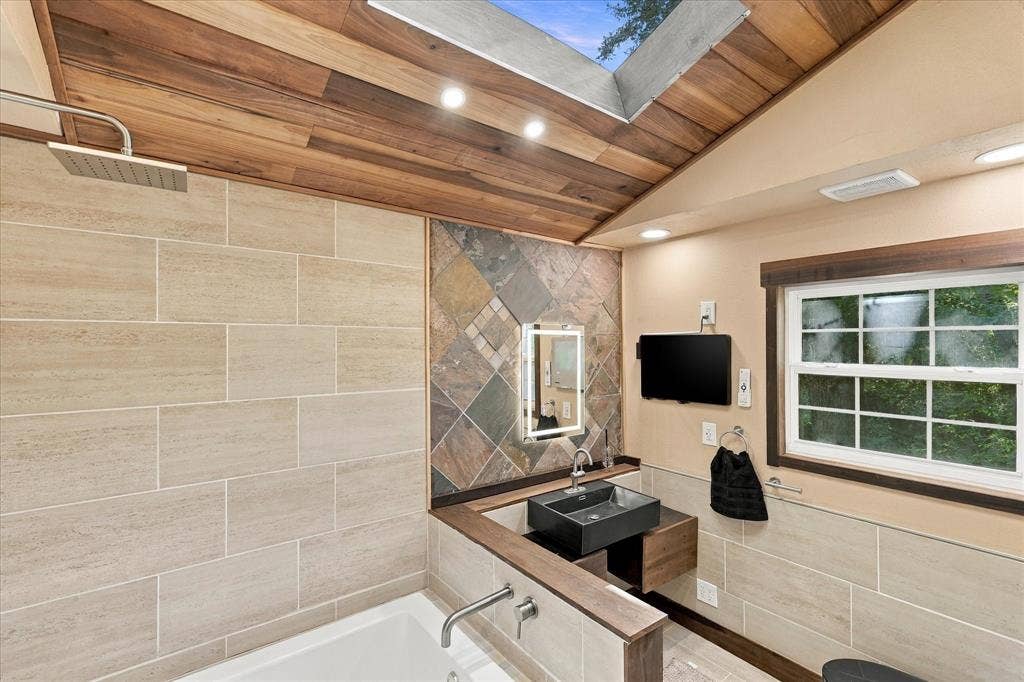 7638 Royal Lane, Dallas, TX 75230 7638 Royal Lane, Dallas, TX 75230