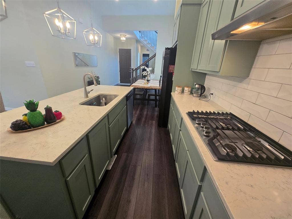 9839 Romo Street, Irving, TX 75063 9839 Romo Street, Irving, TX 75063