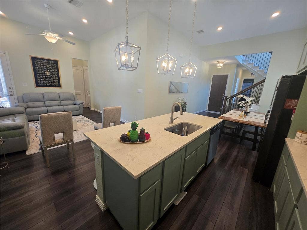 9839 Romo Street, Irving, TX 75063 9839 Romo Street, Irving, TX 75063