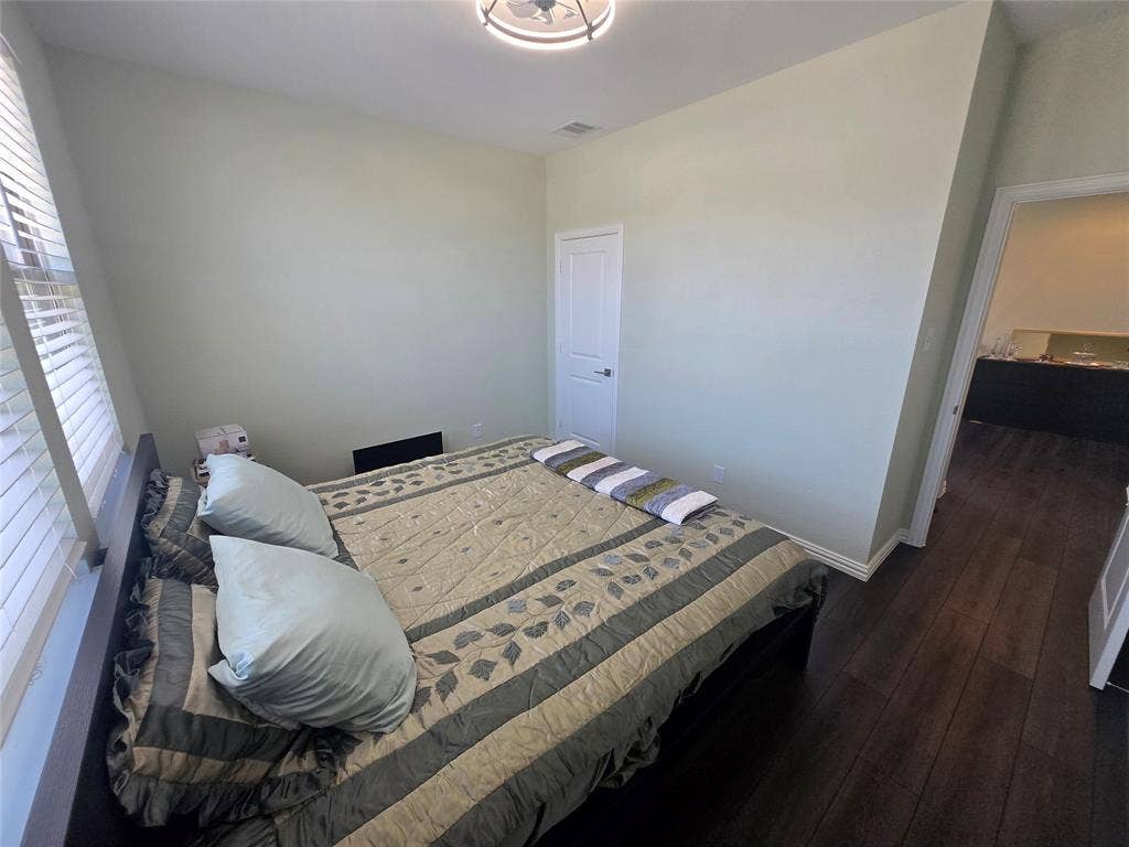 9839 Romo Street, Irving, TX 75063 9839 Romo Street, Irving, TX 75063