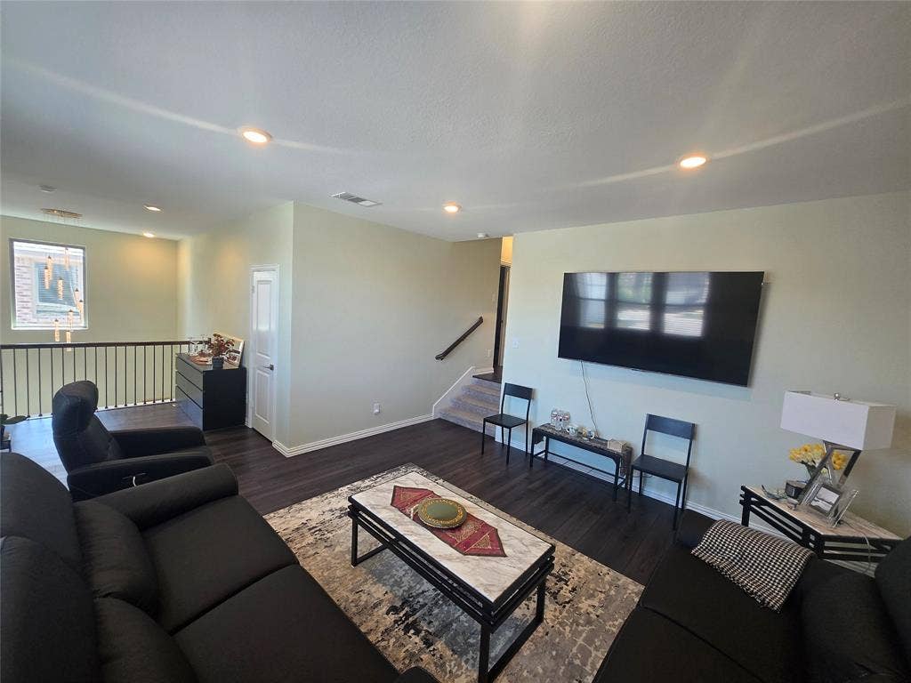 9839 Romo Street, Irving, TX 75063 9839 Romo Street, Irving, TX 75063