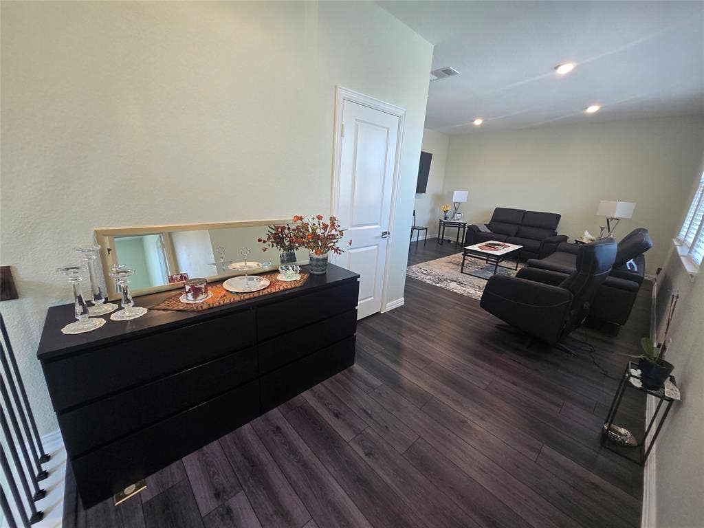 9839 Romo Street, Irving, TX 75063 9839 Romo Street, Irving, TX 75063