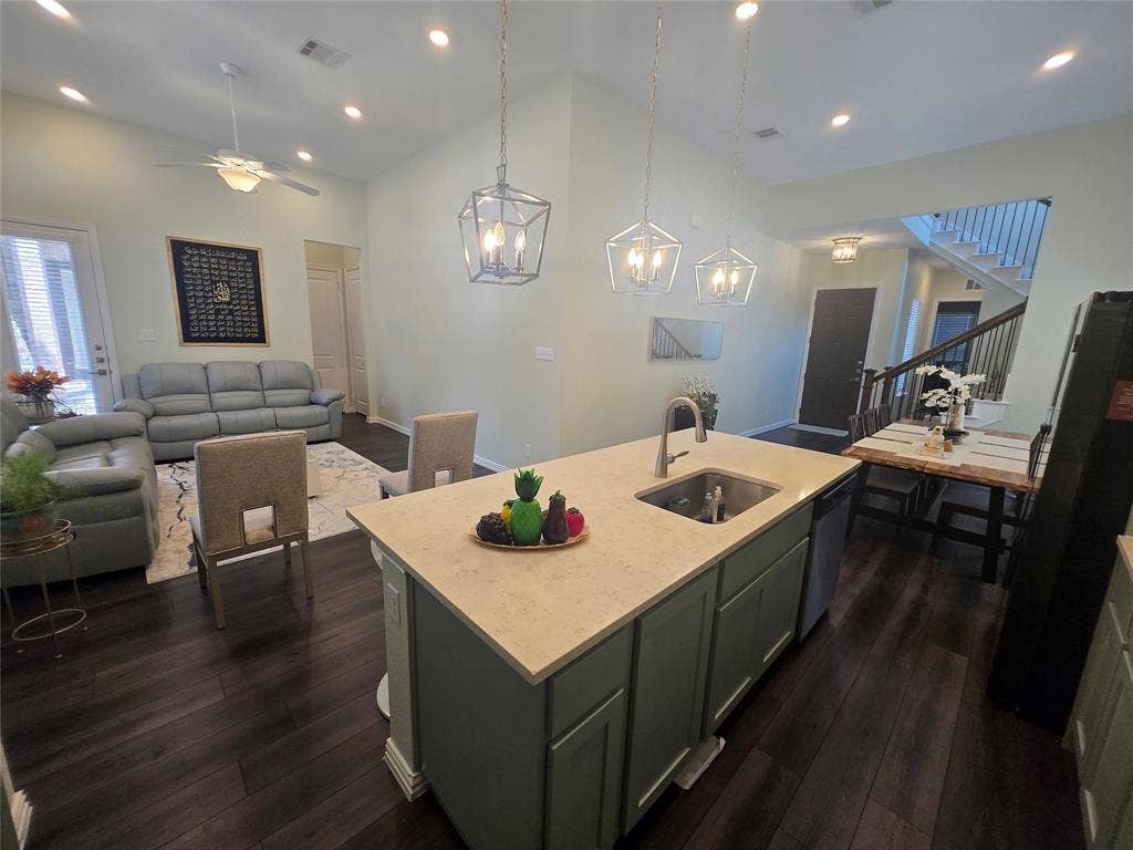 9839 Romo Street, Irving, TX 75063 9839 Romo Street, Irving, TX 75063