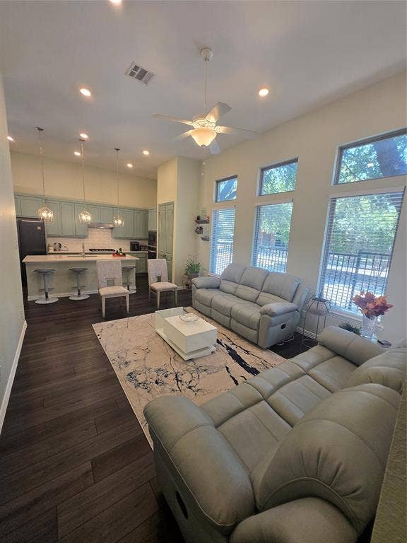 9839 Romo Street, Irving, TX 75063 9839 Romo Street, Irving, TX 75063