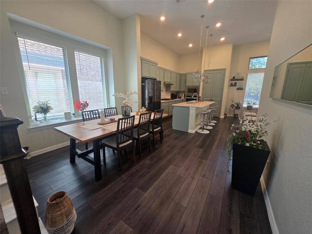 9839 Romo Street, Irving, TX 75063 9839 Romo Street, Irving, TX 75063