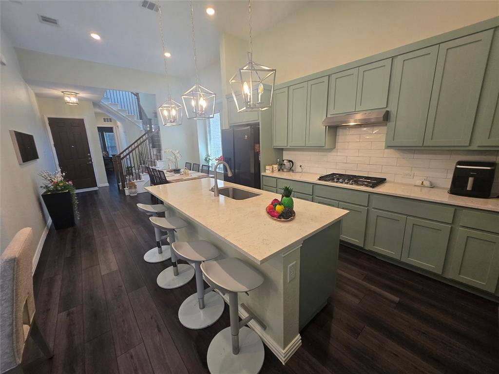 9839 Romo Street, Irving, TX 75063 9839 Romo Street, Irving, TX 75063
