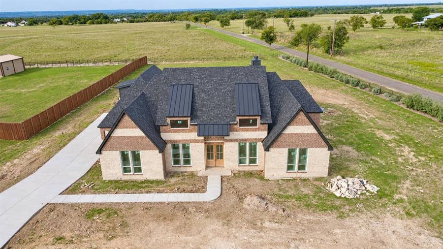 Property photo for 110 Maci Drive, Waxahachie, TX