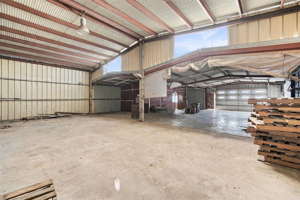 830 Truman Circle, Lancaster, TX 75146 Back of workshop with view to the front