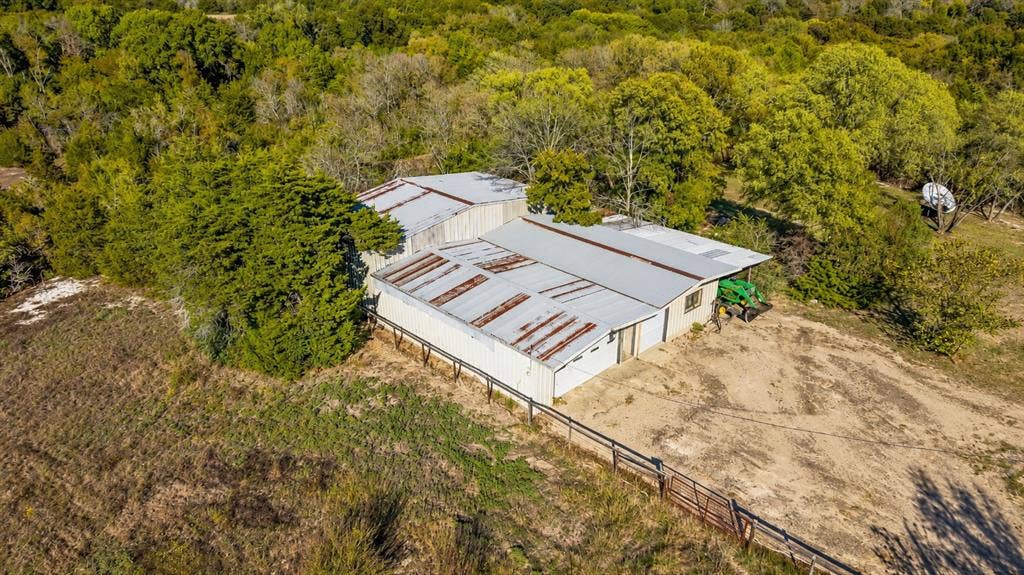 830 Truman Circle, Lancaster, TX 75146 Overview of shop