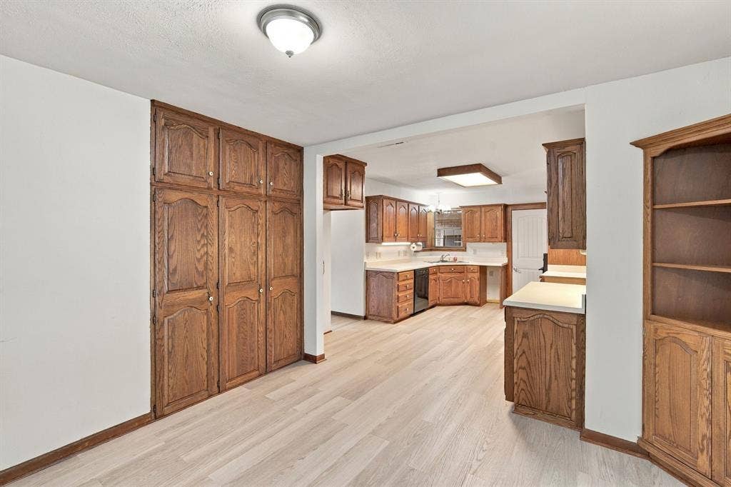 830 Truman Circle, Lancaster, TX 75146 More cabinet space