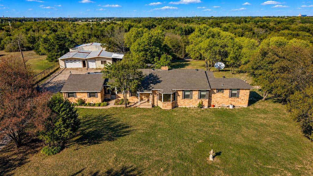 830 Truman Circle, Lancaster, TX 75146 Front of home