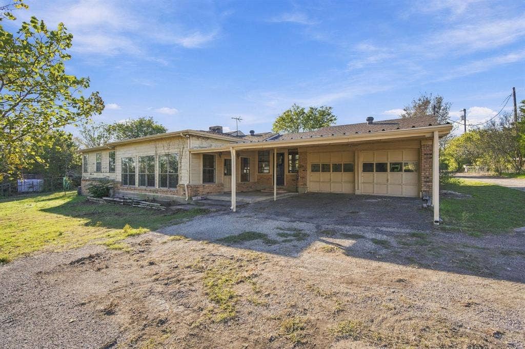 830 Truman Circle, Lancaster, TX 75146 Carport leading to garage and covered patio