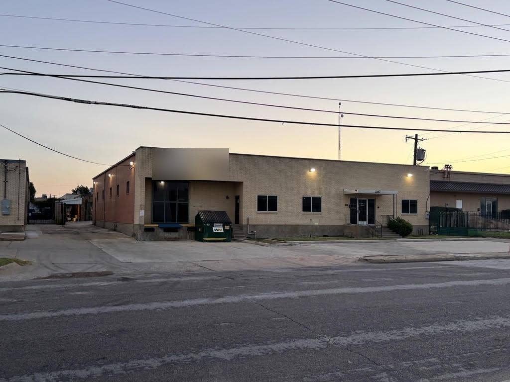 2647 Manana Drive, Dallas, TX 75220 2647 Manana Drive, Dallas, TX 75220