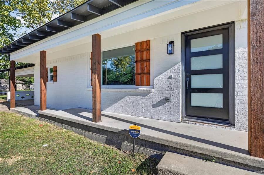 Property photo for 716 Kerry Lane, Azle, TX
