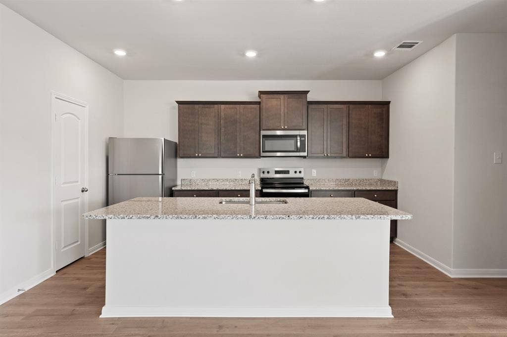 936 Camelia Grove Court, Hutchins, TX 75141 Kitchen