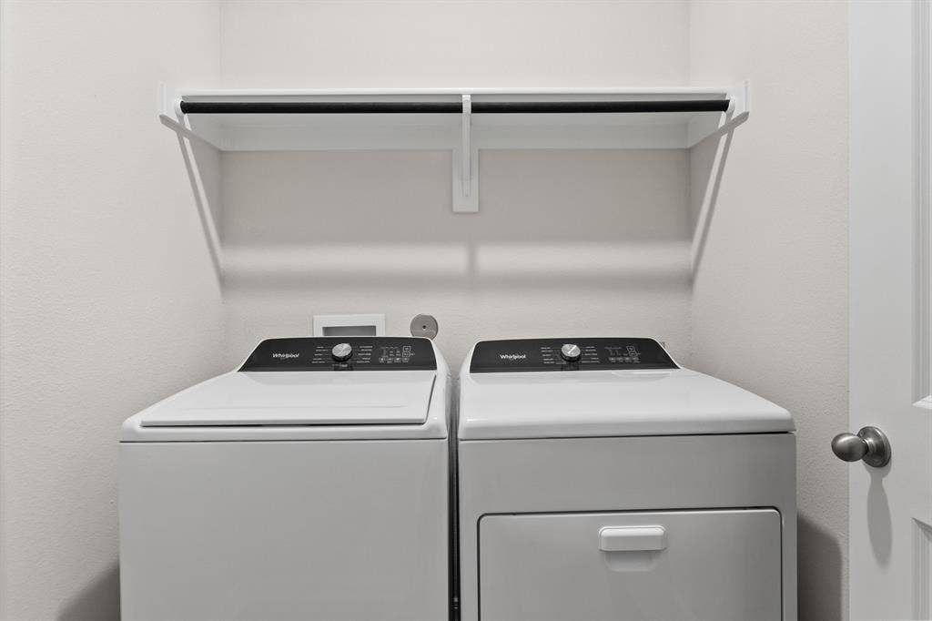936 Camelia Grove Court, Hutchins, TX 75141 Laundry area