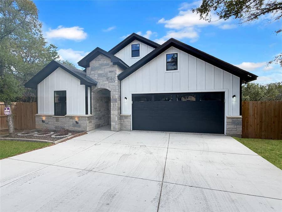 Property photo for 3025 Red Oak Drive, Granbury, TX