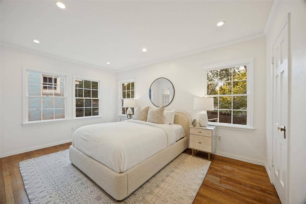 7011 Hammond Avenue, Dallas, TX 75223 Bright room featuring wood-finish flooring, recessed lighting, multi-pane windows, and crown molding