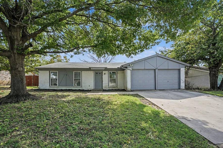 Property photo for 700 Prairie View Drive, Mansfield, TX