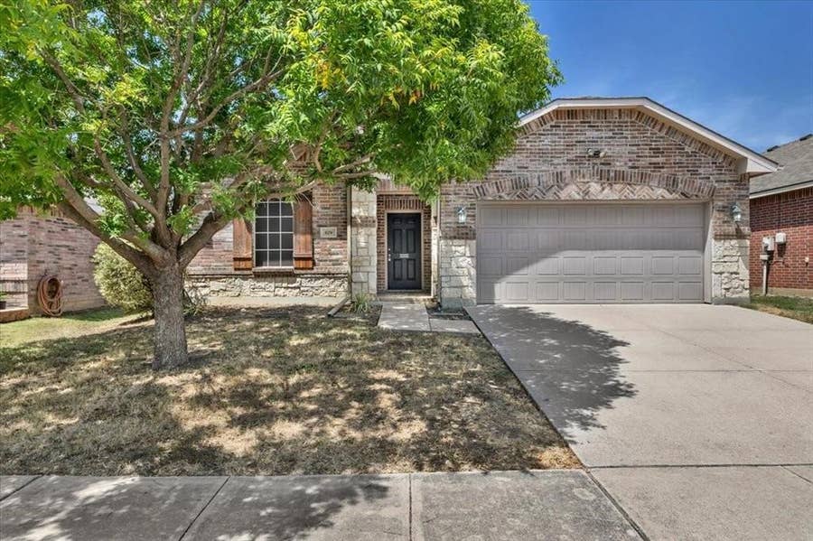 Property photo for 619 Denali Drive, Arlington, TX