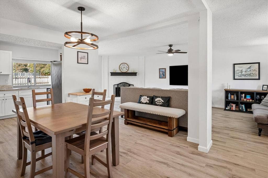 2219 Crockett Drive, Carrollton, TX 75006 2219 Crockett Drive, Carrollton, TX 75006