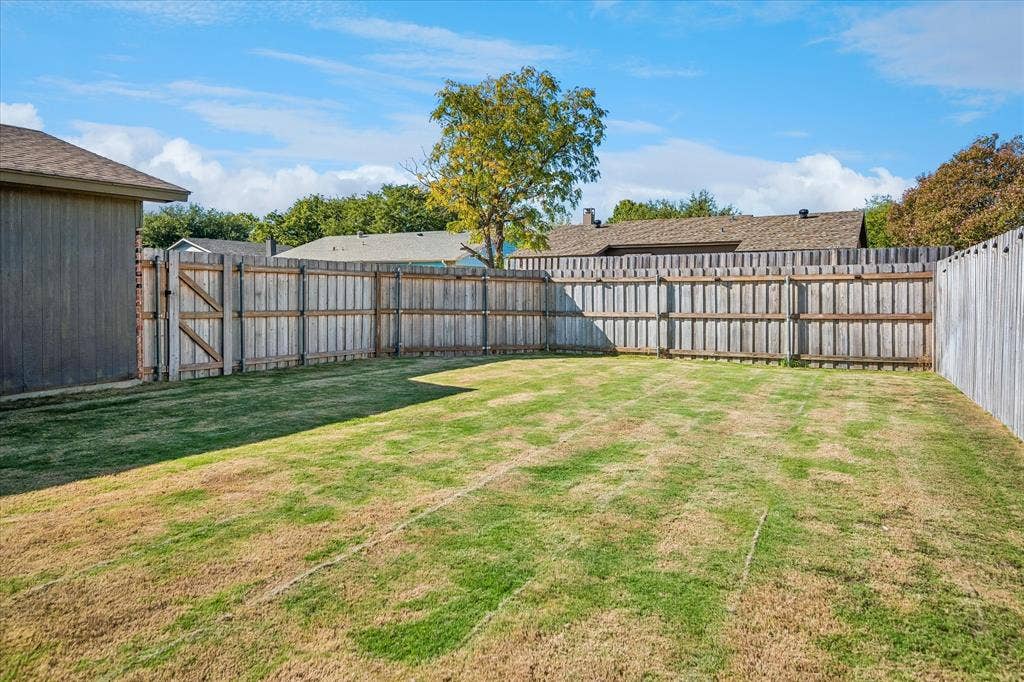 2219 Crockett Drive, Carrollton, TX 75006 2219 Crockett Drive, Carrollton, TX 75006