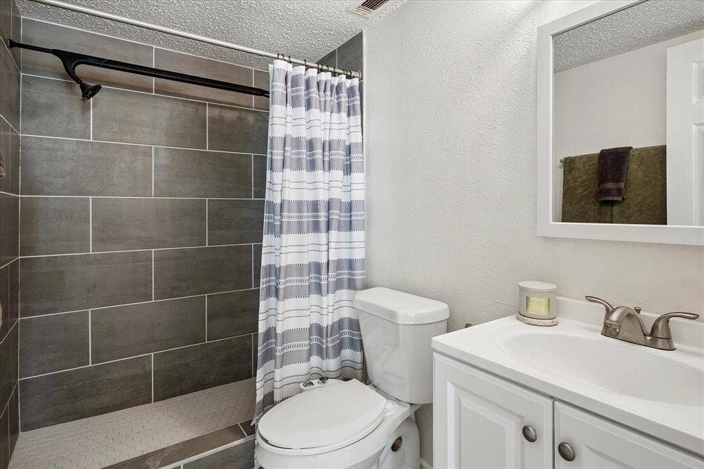 2219 Crockett Drive, Carrollton, TX 75006 2219 Crockett Drive, Carrollton, TX 75006