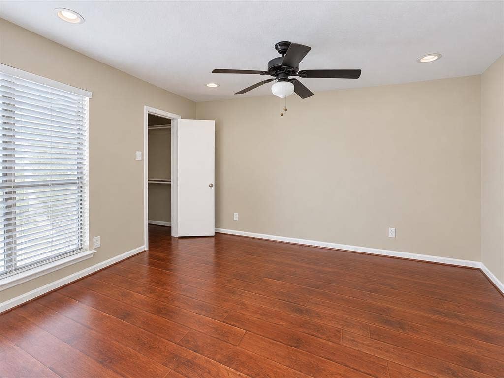 7525 Holly Hill Drive, #20, Dallas, TX 75231 Room featuring wood-finish flooring, recessed lighting, a ceiling fan with integrated lighting, a window with horizontal blinds, and a built-in closet