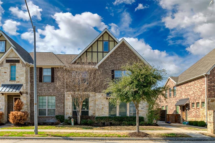 Property photo for 10537 Chaucer Hill Lane, Irving, TX