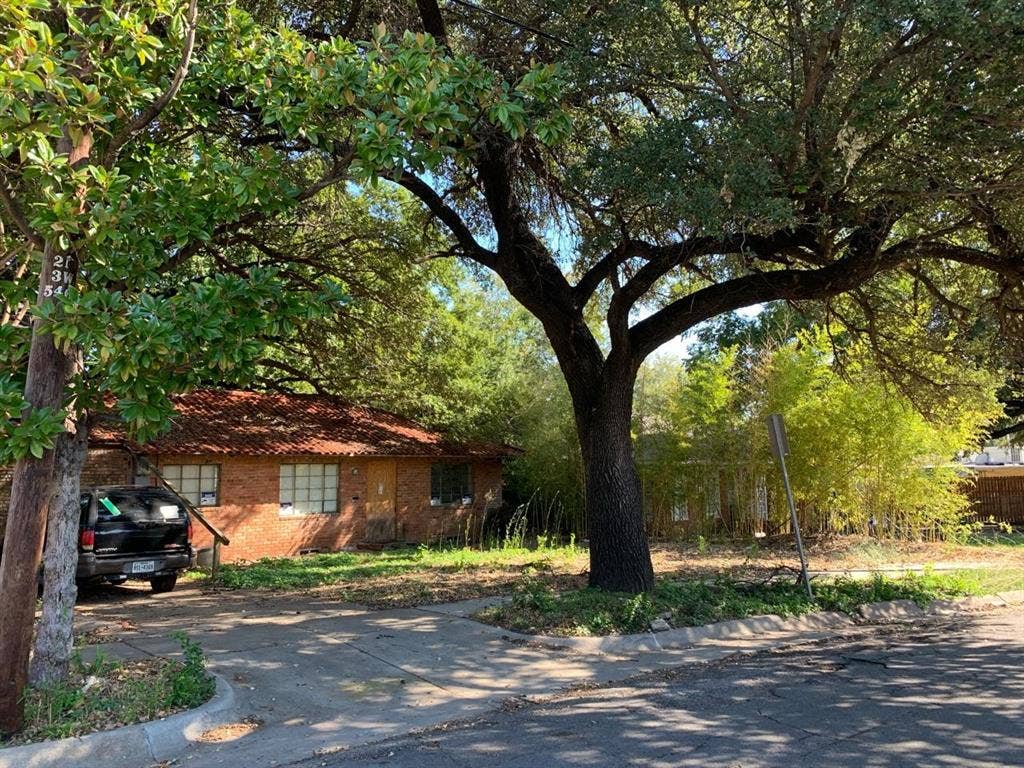 2514 Maple Springs Boulevard, Dallas, TX 75235 2514 Maple Springs Boulevard, Dallas, TX 75235