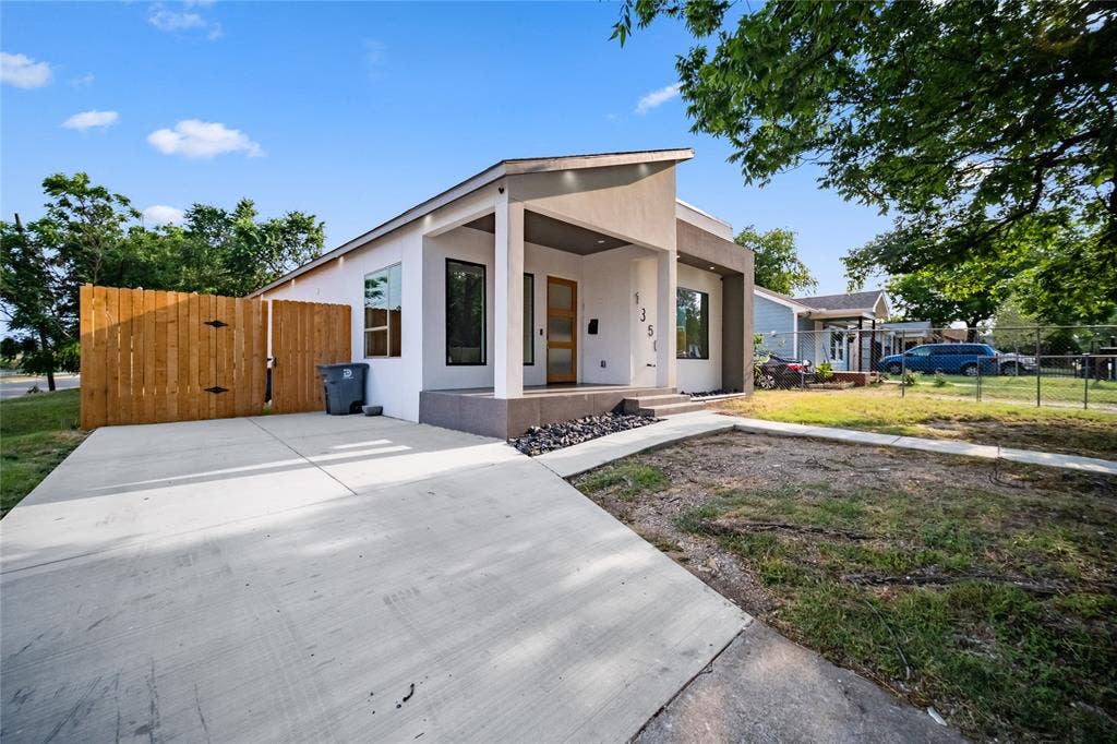 1350 Strickland Street, Dallas, TX 75216 1350 Strickland Street, Dallas, TX 75216