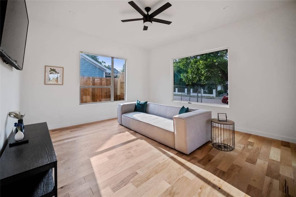 1350 Strickland Street, Dallas, TX 75216 1350 Strickland Street, Dallas, TX 75216