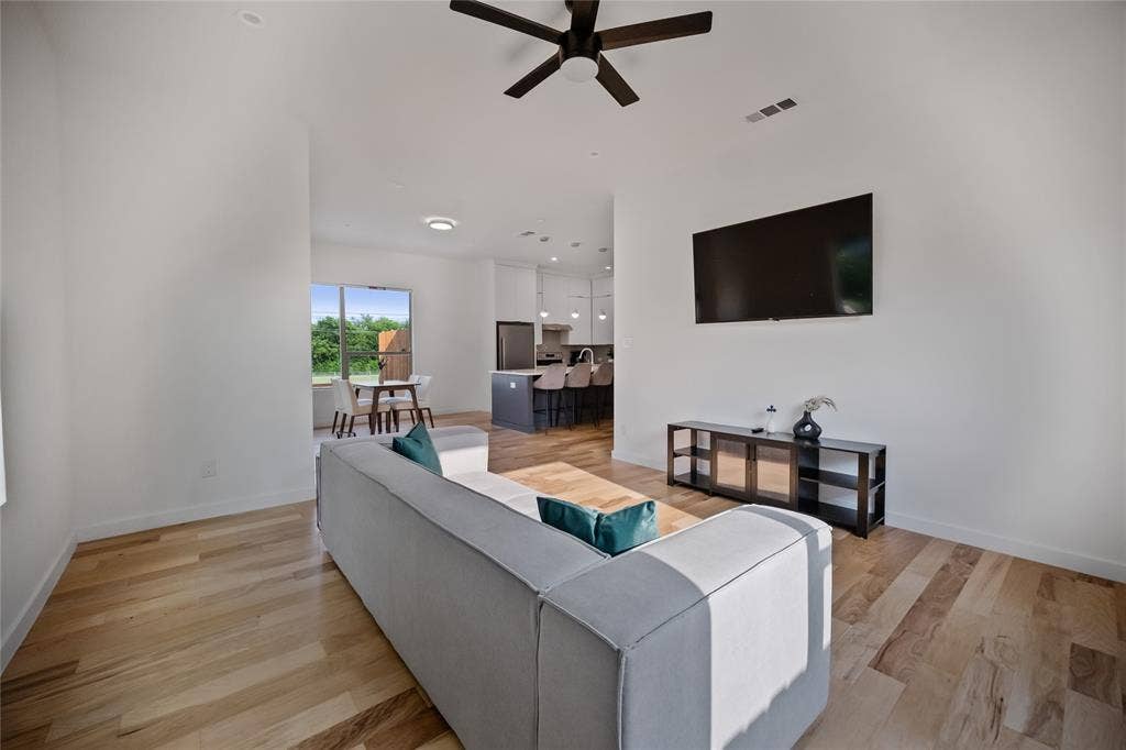 1350 Strickland Street, Dallas, TX 75216 1350 Strickland Street, Dallas, TX 75216